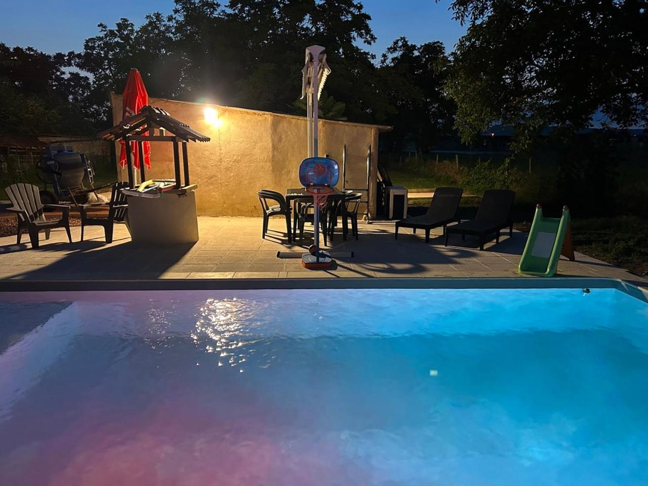 Jolie Villa Independante Climatisee 3 Chambres Tout Confort 6 Couchages, Piscine Chauffee 4 X 8 Disponible Selon Meteo De Mai A Fin Septembre, Jacuzzi 4 Places, Boulodrome Eclaire, Ping-Pong, Wifi, Proche Commerces Animaux Domestiques Sur Demande Bretenoux Εξωτερικό φωτογραφία