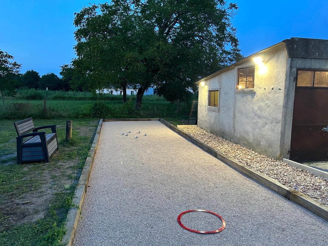 Jolie Villa Independante Climatisee 3 Chambres Tout Confort 6 Couchages, Piscine Chauffee 4 X 8 Disponible Selon Meteo De Mai A Fin Septembre, Jacuzzi 4 Places, Boulodrome Eclaire, Ping-Pong, Wifi, Proche Commerces Animaux Domestiques Sur Demande Bretenoux Εξωτερικό φωτογραφία