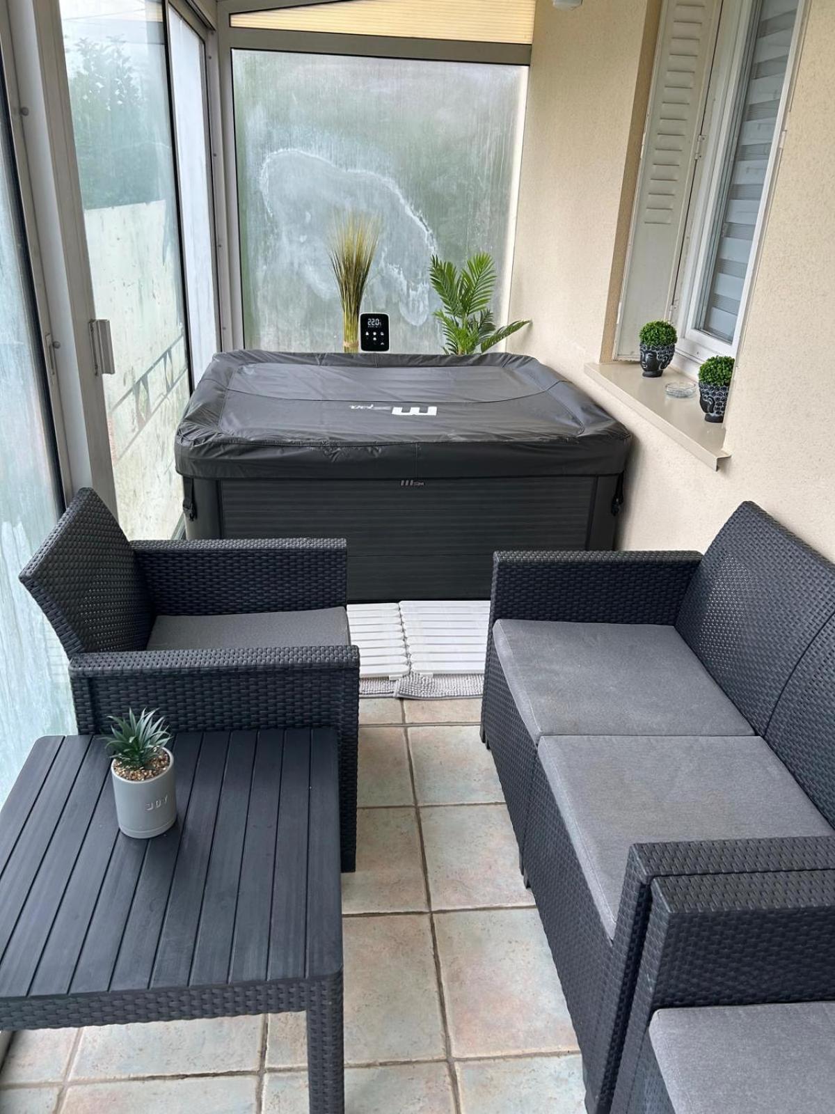 Jolie Villa Independante Climatisee 3 Chambres Tout Confort 6 Couchages, Piscine Chauffee 4 X 8 Disponible Selon Meteo De Mai A Fin Septembre, Jacuzzi 4 Places, Boulodrome Eclaire, Ping-Pong, Wifi, Proche Commerces Animaux Domestiques Sur Demande Bretenoux Εξωτερικό φωτογραφία