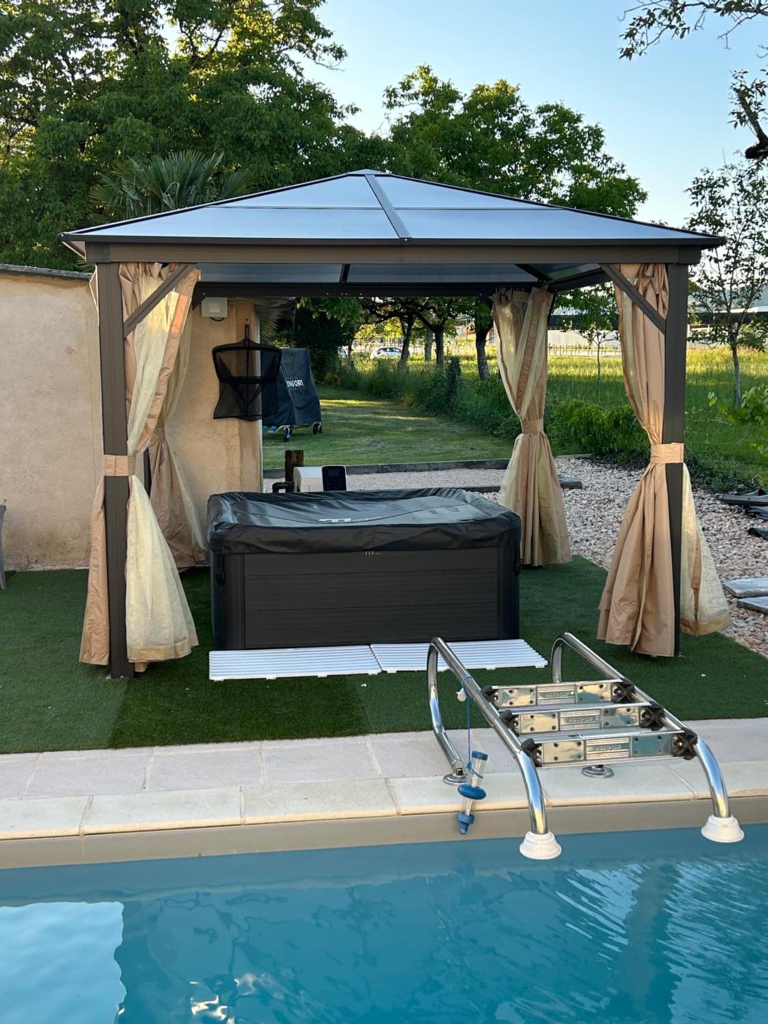 Jolie Villa Independante Climatisee 3 Chambres Tout Confort 6 Couchages, Piscine Chauffee 4 X 8 Disponible Selon Meteo De Mai A Fin Septembre, Jacuzzi 4 Places, Boulodrome Eclaire, Ping-Pong, Wifi, Proche Commerces Animaux Domestiques Sur Demande Bretenoux Εξωτερικό φωτογραφία