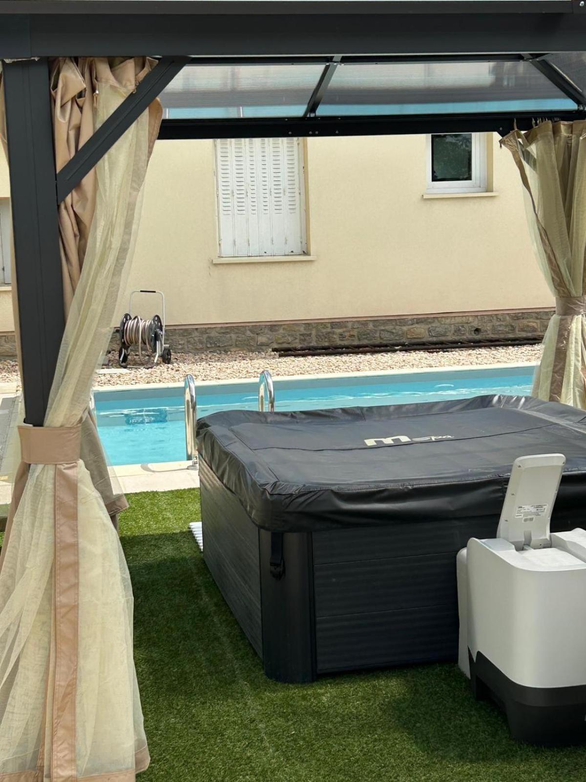 Jolie Villa Independante Climatisee 3 Chambres Tout Confort 6 Couchages, Piscine Chauffee 4 X 8 Disponible Selon Meteo De Mai A Fin Septembre, Jacuzzi 4 Places, Boulodrome Eclaire, Ping-Pong, Wifi, Proche Commerces Animaux Domestiques Sur Demande Bretenoux Εξωτερικό φωτογραφία